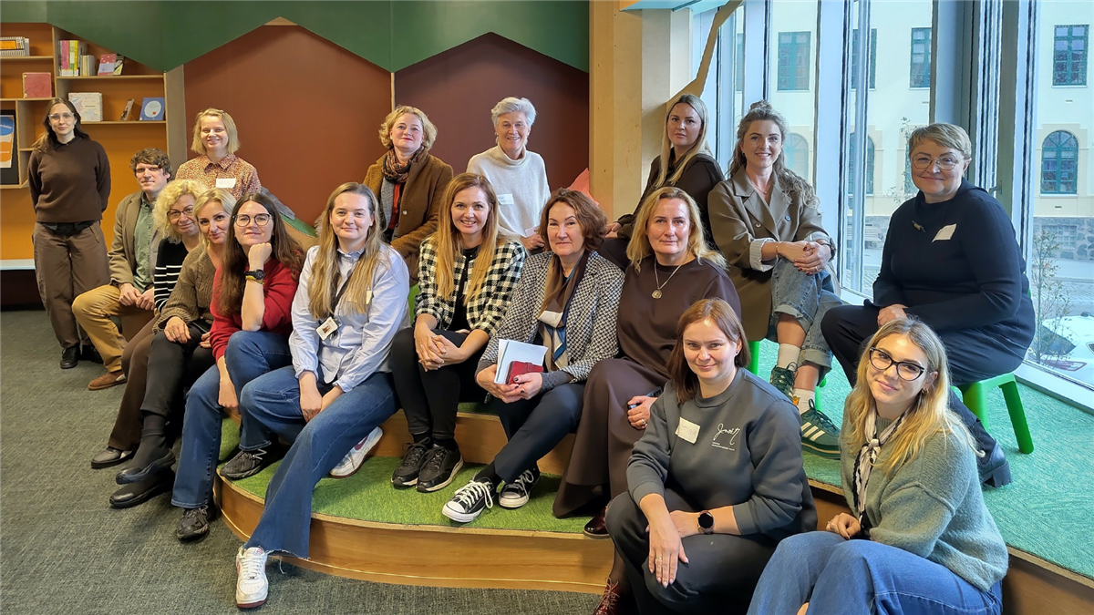 Delegasjon frå Litauen i Ålesund bibliotek - Klikk for stort bilete