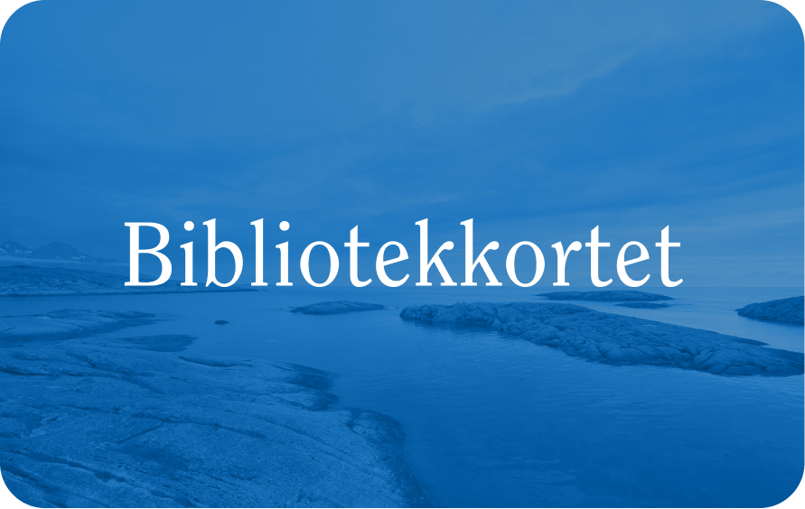 Foto av eit bibliotekkort, med blå bakgrunn og kvite bokstavar der det står Bibliotekkortet. - Klikk for stort bilete